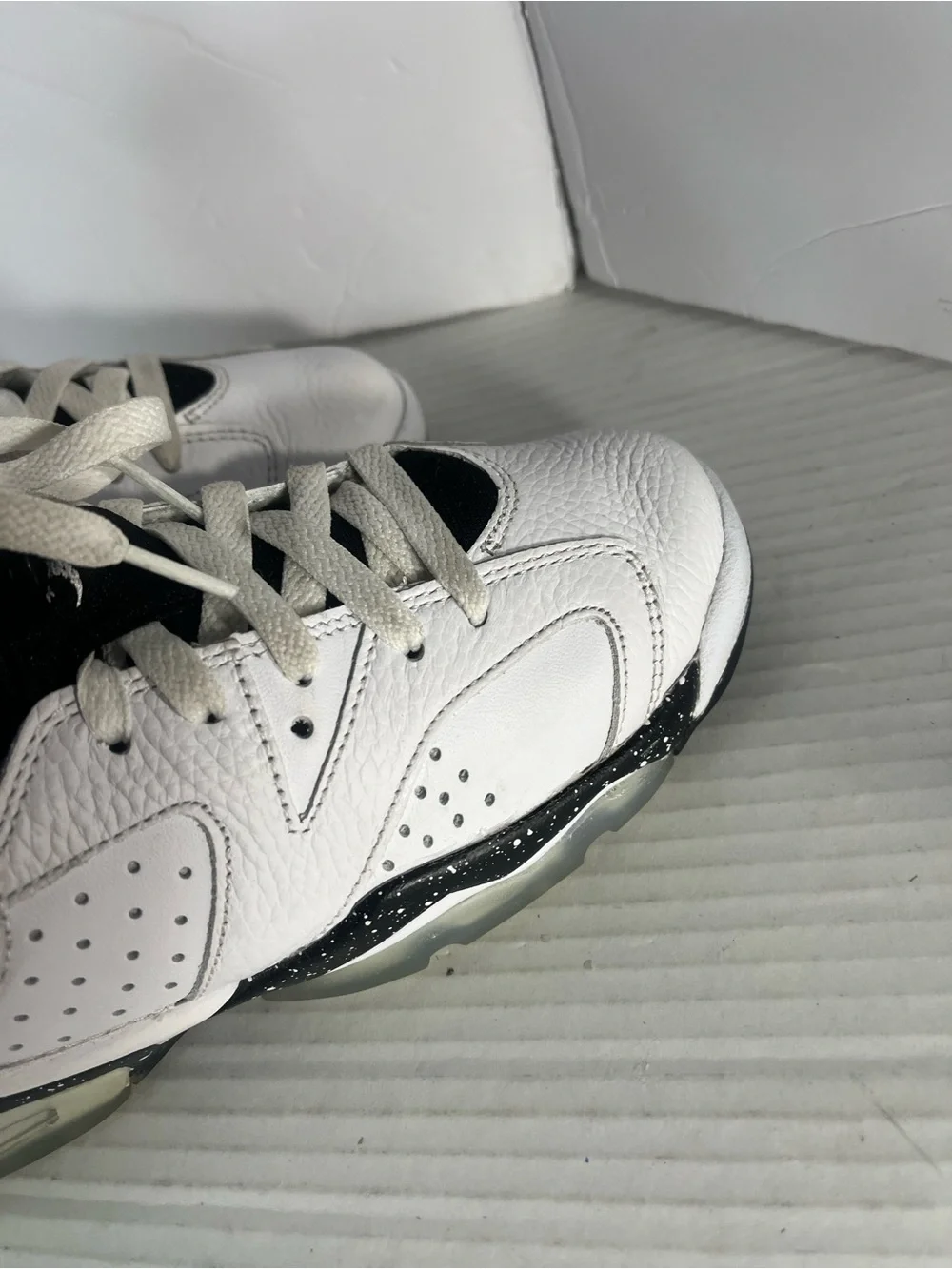 Jordan 6 Retro size 5.5 youth good condition
